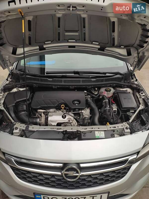 Универсал Opel Astra 2018 в Новояворовске