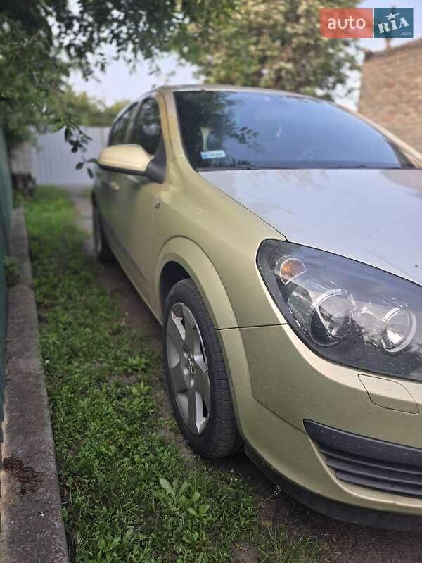 Хэтчбек Opel Astra 2004 в Золотоноше