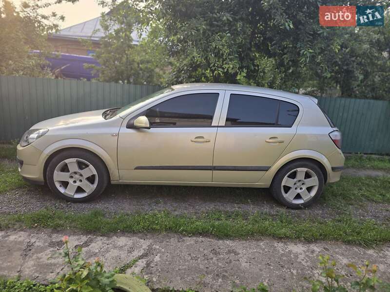 Хэтчбек Opel Astra 2004 в Золотоноше