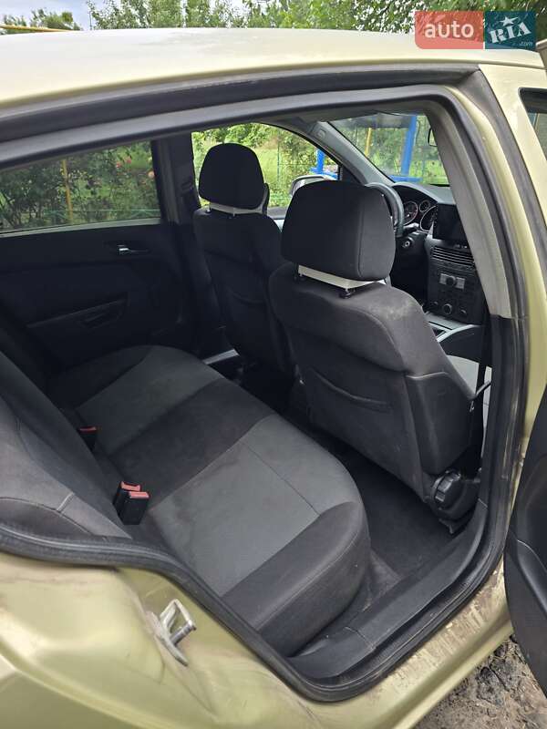 Хэтчбек Opel Astra 2004 в Золотоноше