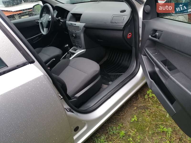 Универсал Opel Astra 2011 в Бердичеве фото 9 Универсал Opel Astra 2011 в Бердичеве