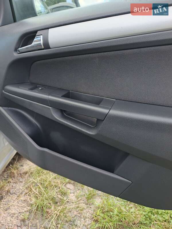 Универсал Opel Astra 2009 в Луцке