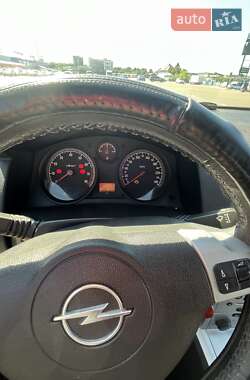 Седан Opel Astra 2012 в 