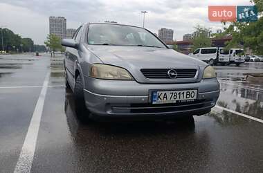 Хэтчбек Opel Astra 2004 в 