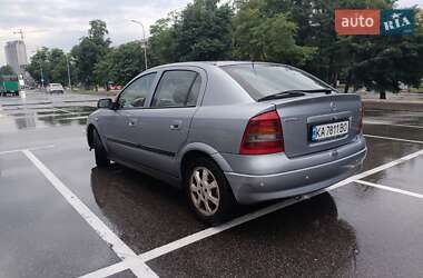 Хэтчбек Opel Astra 2004 в 