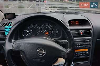 Хэтчбек Opel Astra 2004 в 