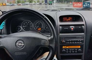 Хэтчбек Opel Astra 2004 в 