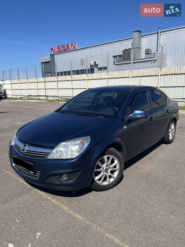 Седан Opel Astra 2012 в 