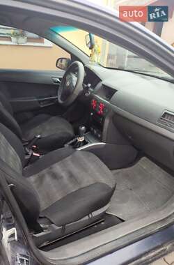 Хэтчбек Opel Astra 2005 в 