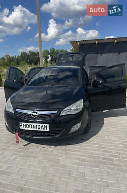 Хэтчбек Opel Astra 2010 в 