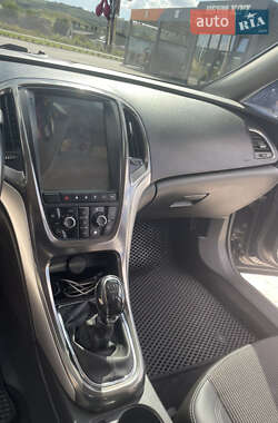 Хэтчбек Opel Astra 2010 в 