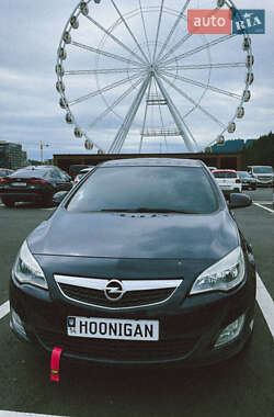 Хэтчбек Opel Astra 2010 в 