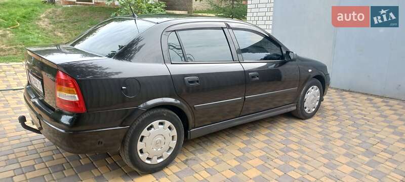 Седан Opel Astra 2007 в Высоком