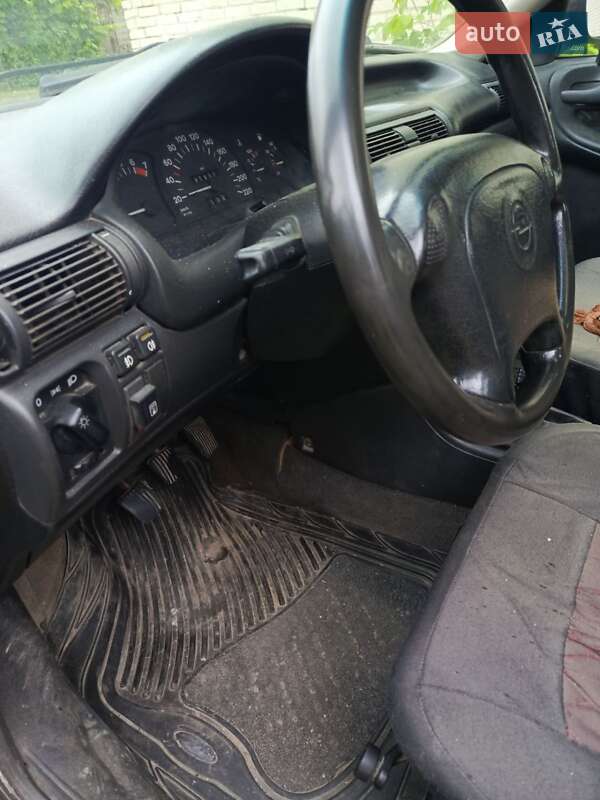 Седан Opel Astra 1995 в Глинянах фото 2 Седан Opel Astra 1995 в Глинянах