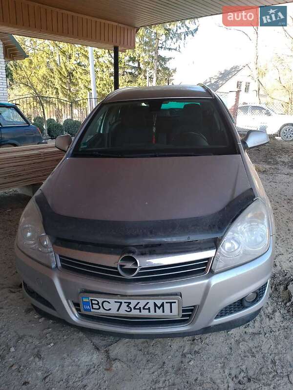 Универсал Opel Astra 2009 в Золочеве