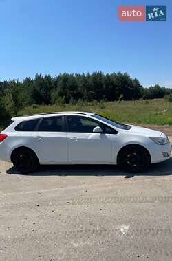 Универсал Opel Astra 2011 в Подрясном