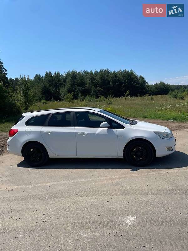 Opel Astra 2011