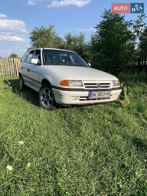Универсал Opel Astra 1993 в Березному