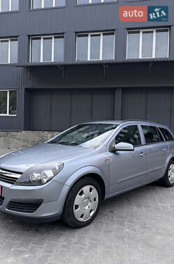 Универсал Opel Astra 2005 в Полтаве