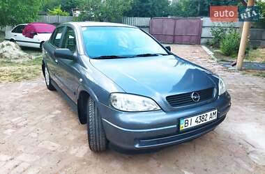 Седан Opel Astra 2007 в Хороле