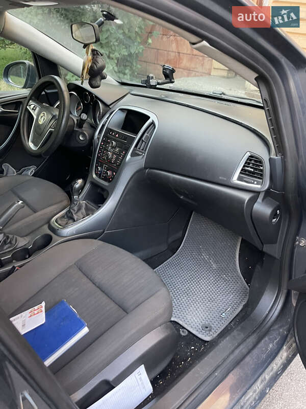 Хэтчбек Opel Astra 2013 в Фастове