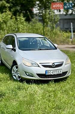 Універсал Opel Astra 2010 в Тернополі