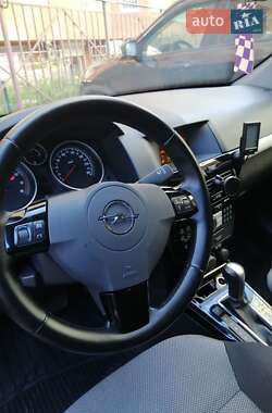 Универсал Opel Astra 2010 в 