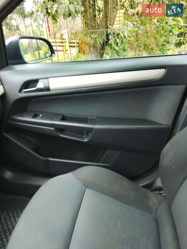 Универсал Opel Astra 2007 в Долине