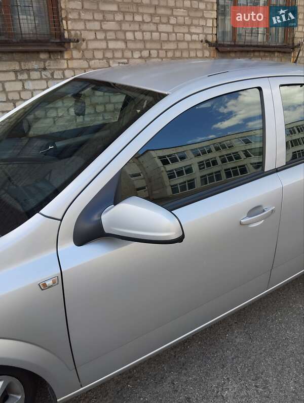 Хетчбек Opel Astra 2005 в Запоріжжі фото 2 Хетчбек Opel Astra 2005 в Запоріжжі