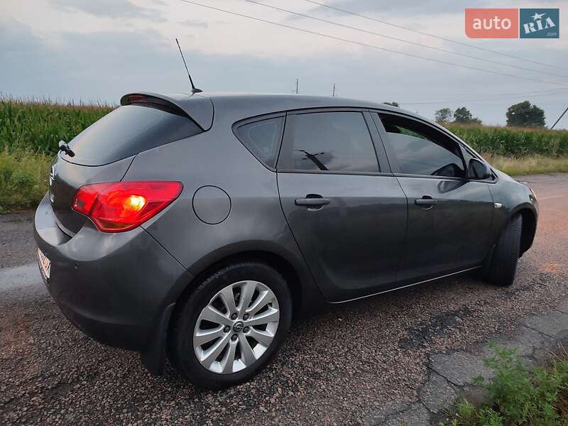 Хэтчбек Opel Astra 2010 в Харькове