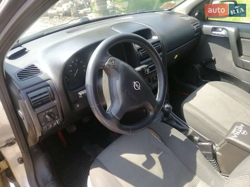 Седан Opel Astra 2005 в Коростене