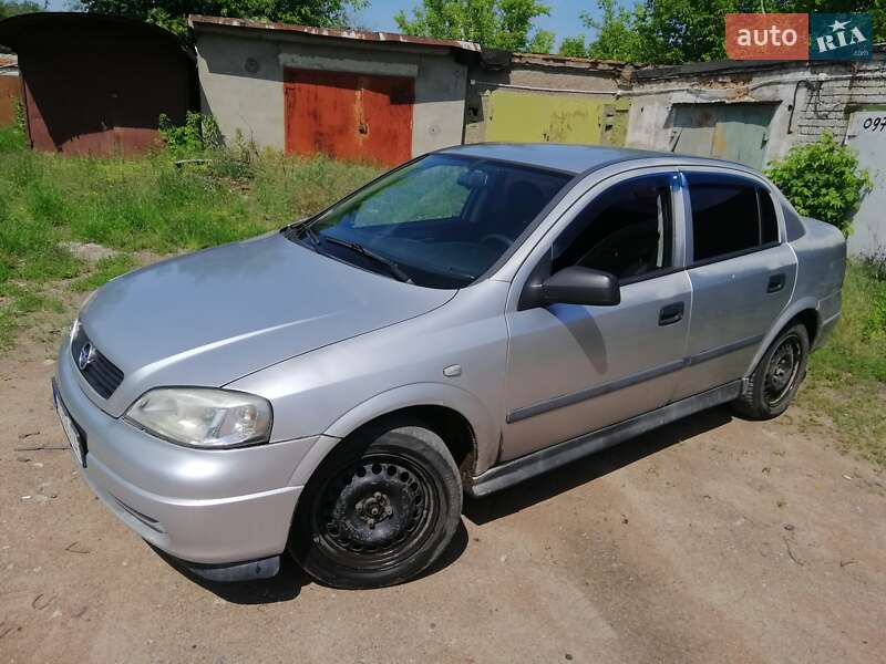 Седан Opel Astra 2005 в Коростене