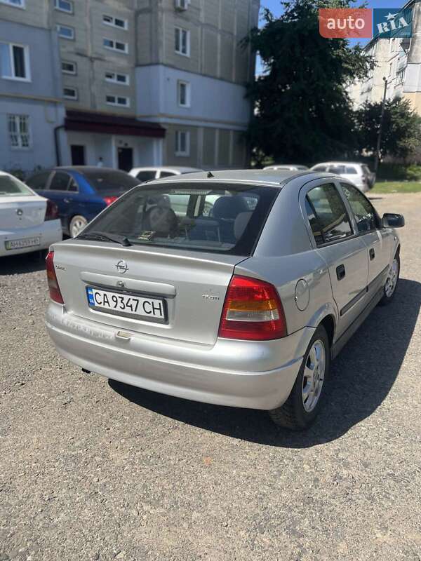 Хэтчбек Opel Astra 1999 в Умани