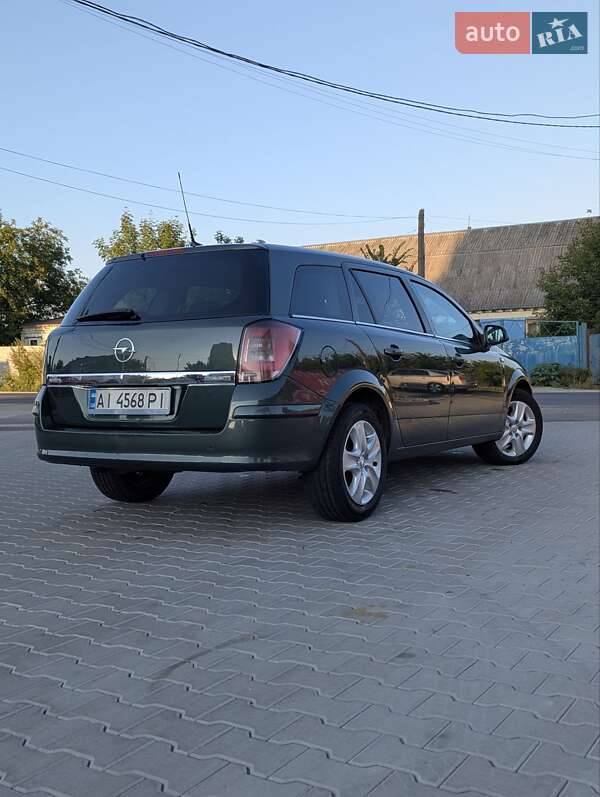 Универсал Opel Astra 2010 в Белой Церкви