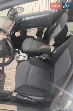 Универсал Opel Astra 2006 в Днепре