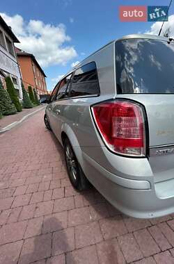 Универсал Opel Astra 2010 в 