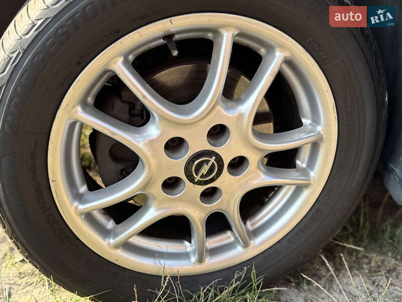 Хэтчбек Opel Astra 2012 в Черновцах