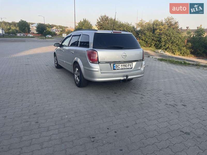 Универсал Opel Astra 2004 в Львове