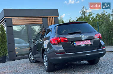 Универсал Opel Astra 2013 в 