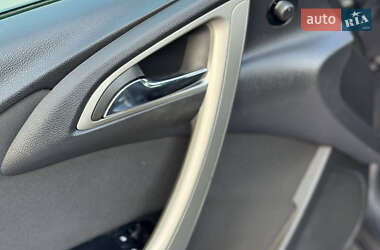 Универсал Opel Astra 2013 в 