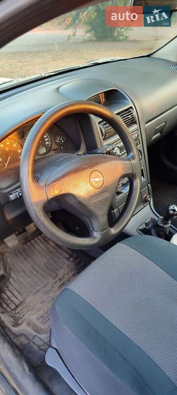 Седан Opel Astra 2006 в Кривом Роге