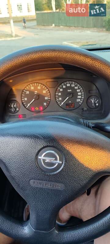 Седан Opel Astra 2006 в Кривом Роге