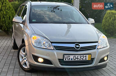 Універсал Opel Astra 2010 в Самборі