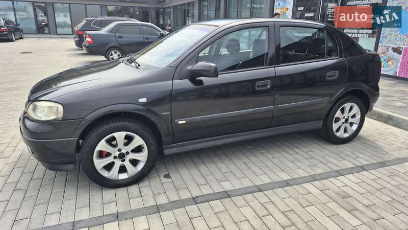 Хэтчбек Opel Astra 2002 в Ужгороде