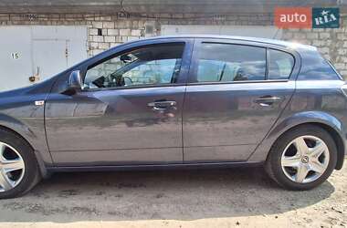 Хетчбек Opel Astra 2011 в 