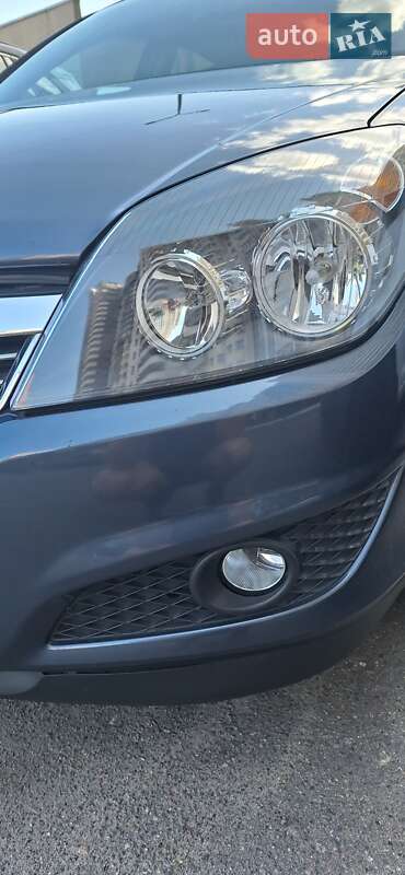 Хэтчбек Opel Astra 2011 в Киеве