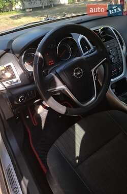 Универсал Opel Astra 2011 в 