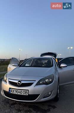 Універсал Opel Astra 2011 в Харкові