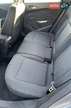 Универсал Opel Astra 2011 в 