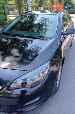 Универсал Opel Astra 2012 в 